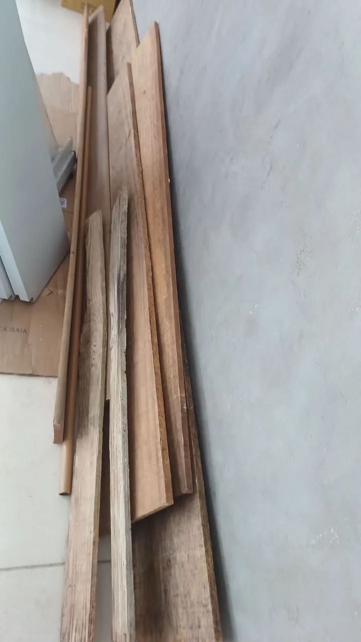 Tábuas de madeira p construçao