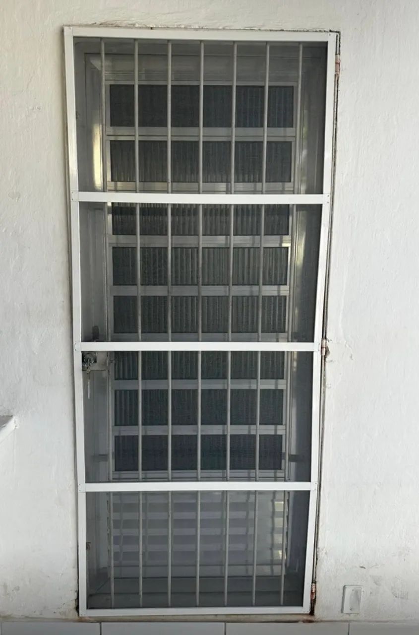 Tela mosquiteira para grade de ferro - tamanho 90cm x 210cm