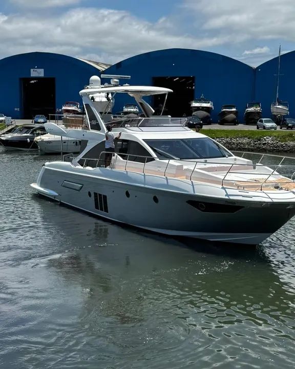 Azimut 560 - 2017 x2 Volvo D11 725 HP ñ Phantom Cimitarra Intermarine Ferreti