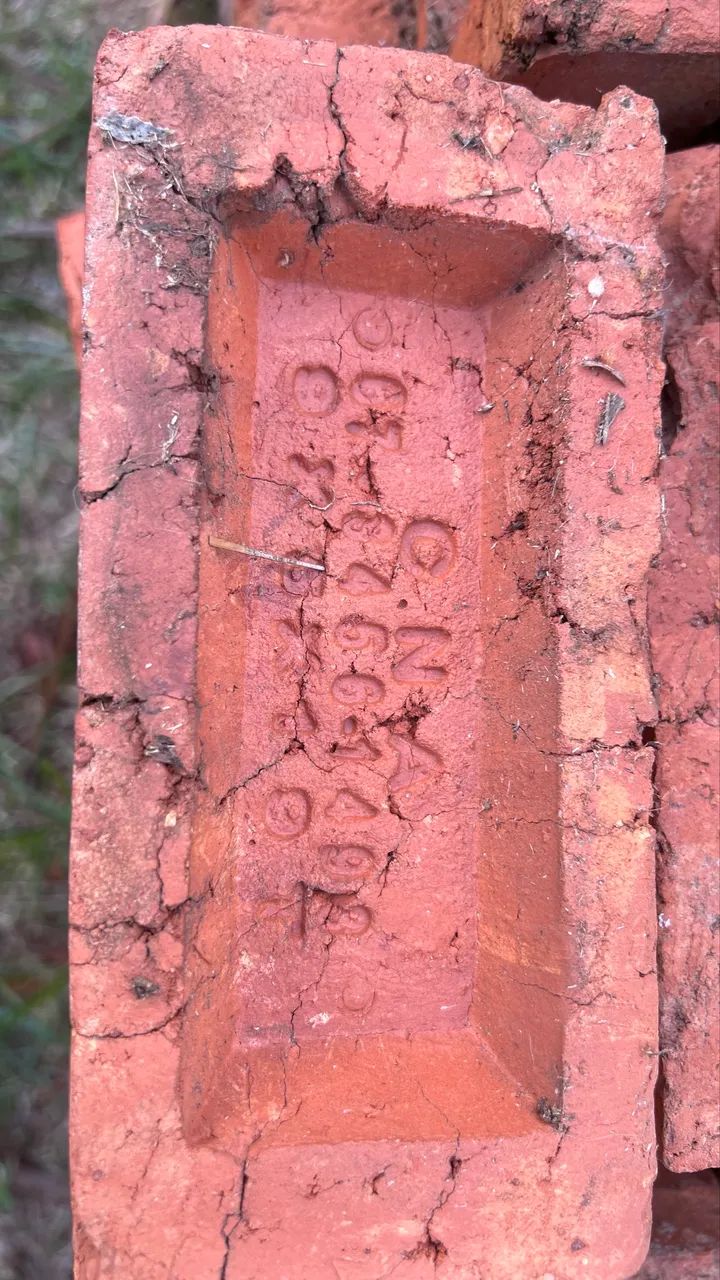 Tijolo maciço comum 64330445867138120