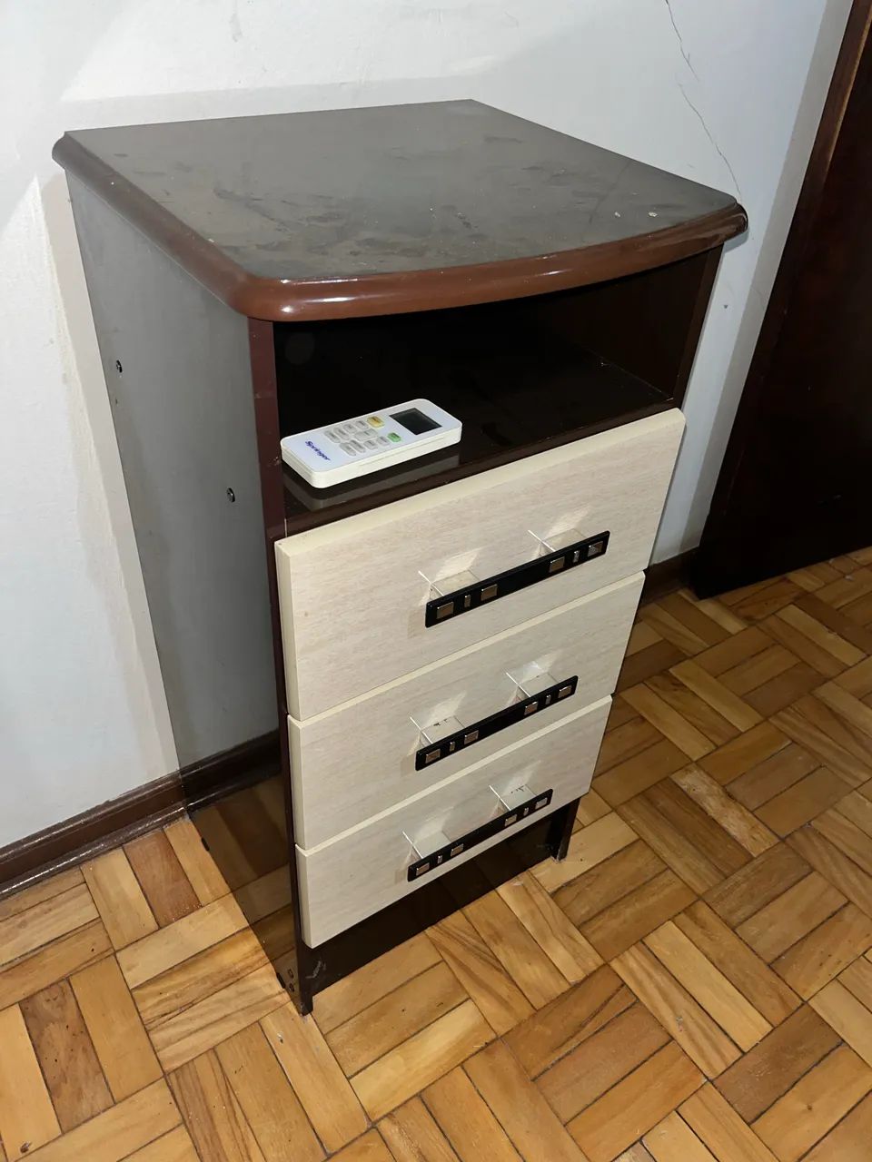 Aparador pequeno64319599897475122