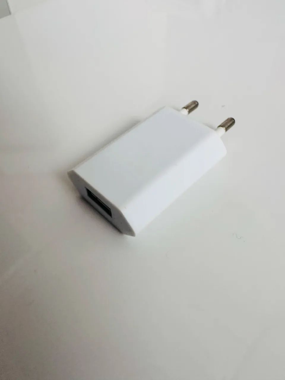 Carregador de parede bivolt 5V USB - Foto 2