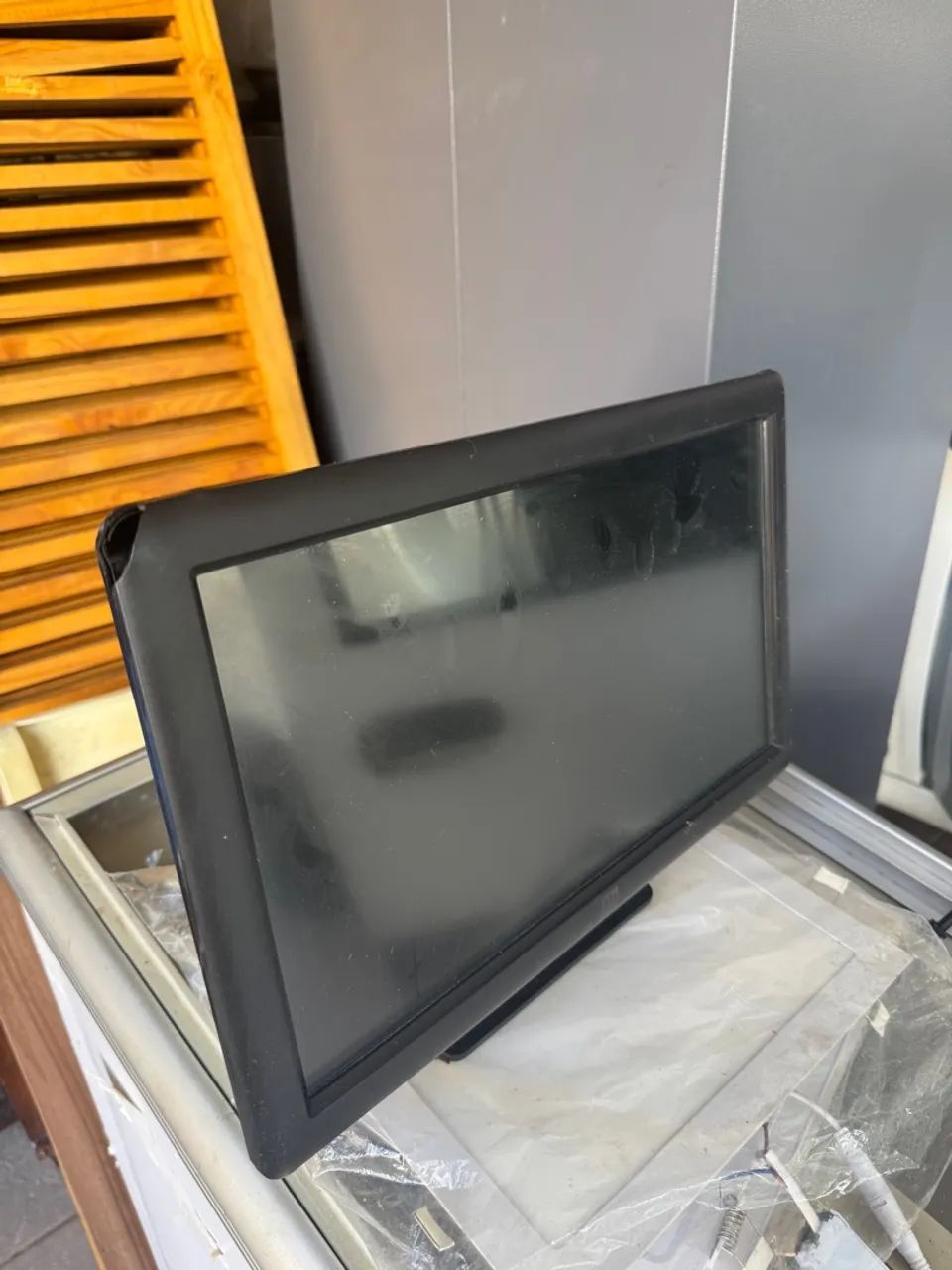 Monitor touch screen LCD 19 polegadas
