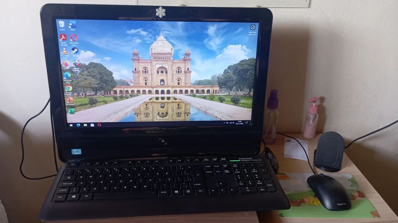 Computador e Escrivaninha completos