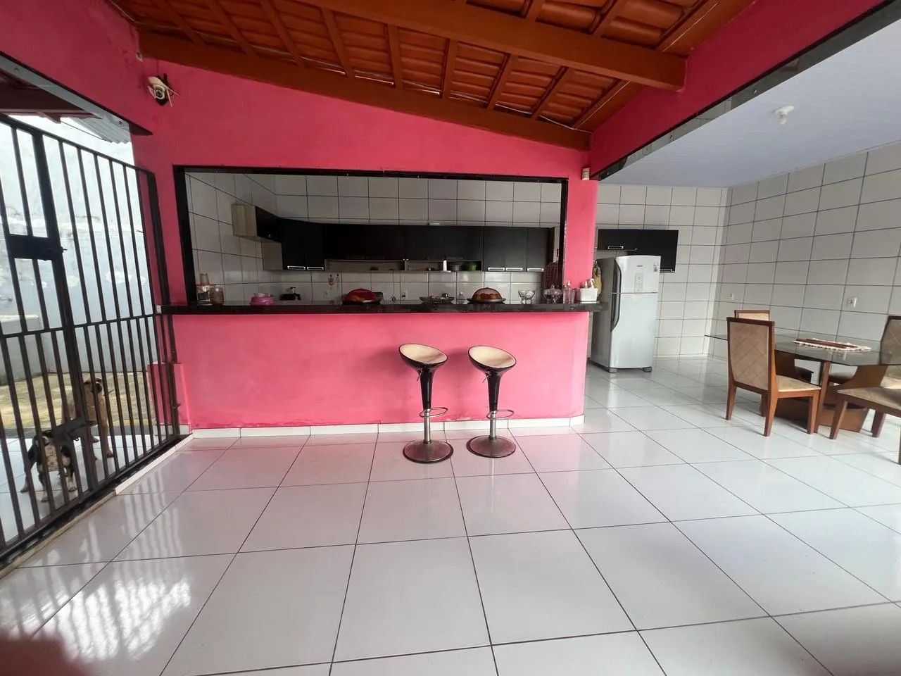 Casa com 4 quartos  sendo 3 suítes 4 banheiros - Foto 2