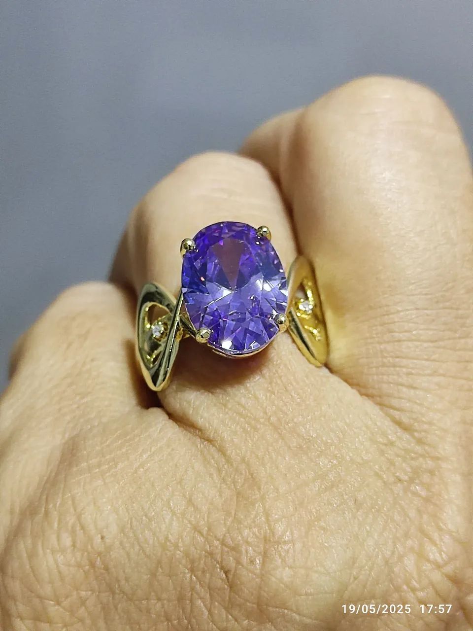 Anel com cristal de Ametista.