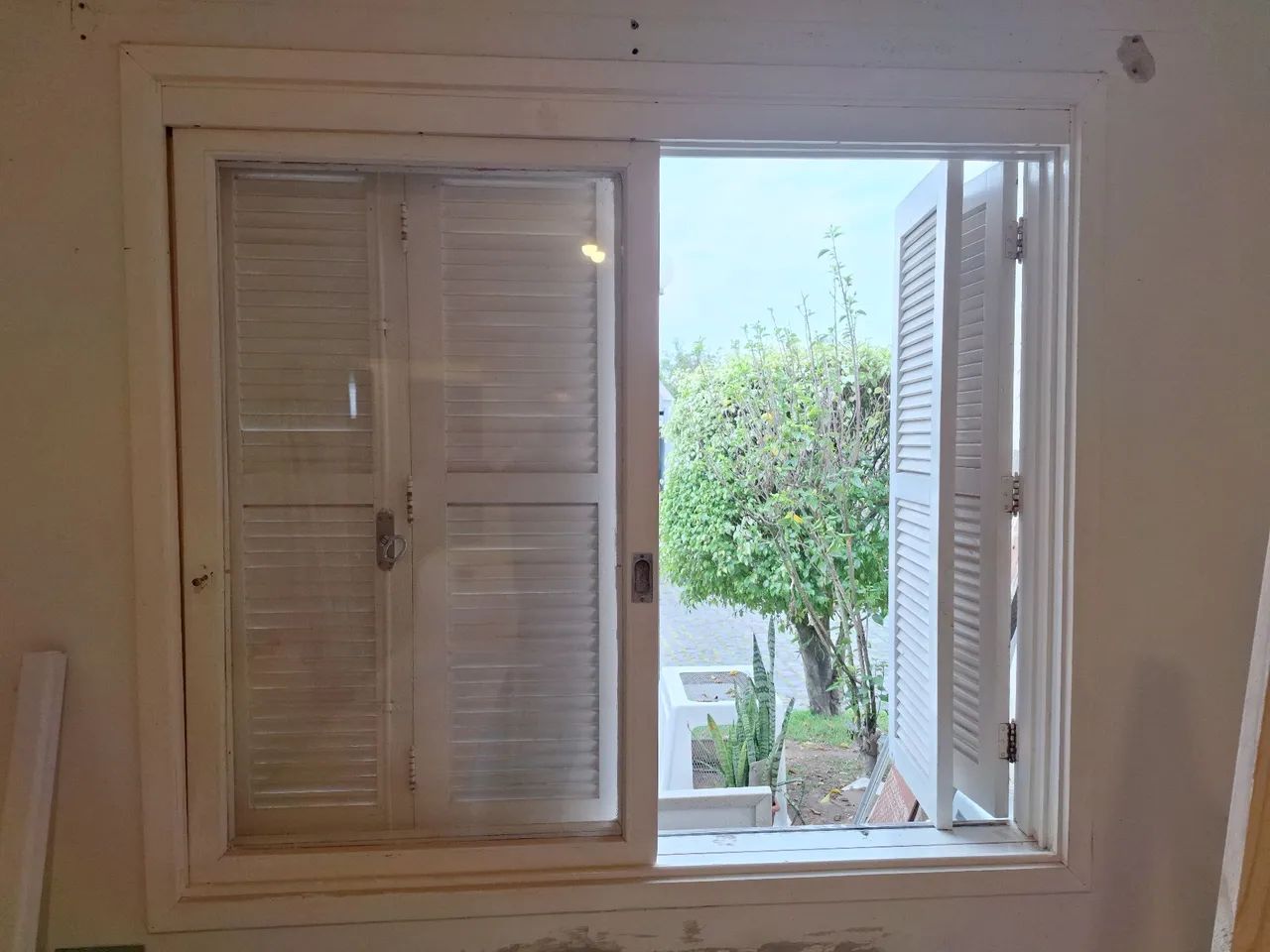 Janela Veneziana com Vidros 1,75 x 1,50 m - Foto 5