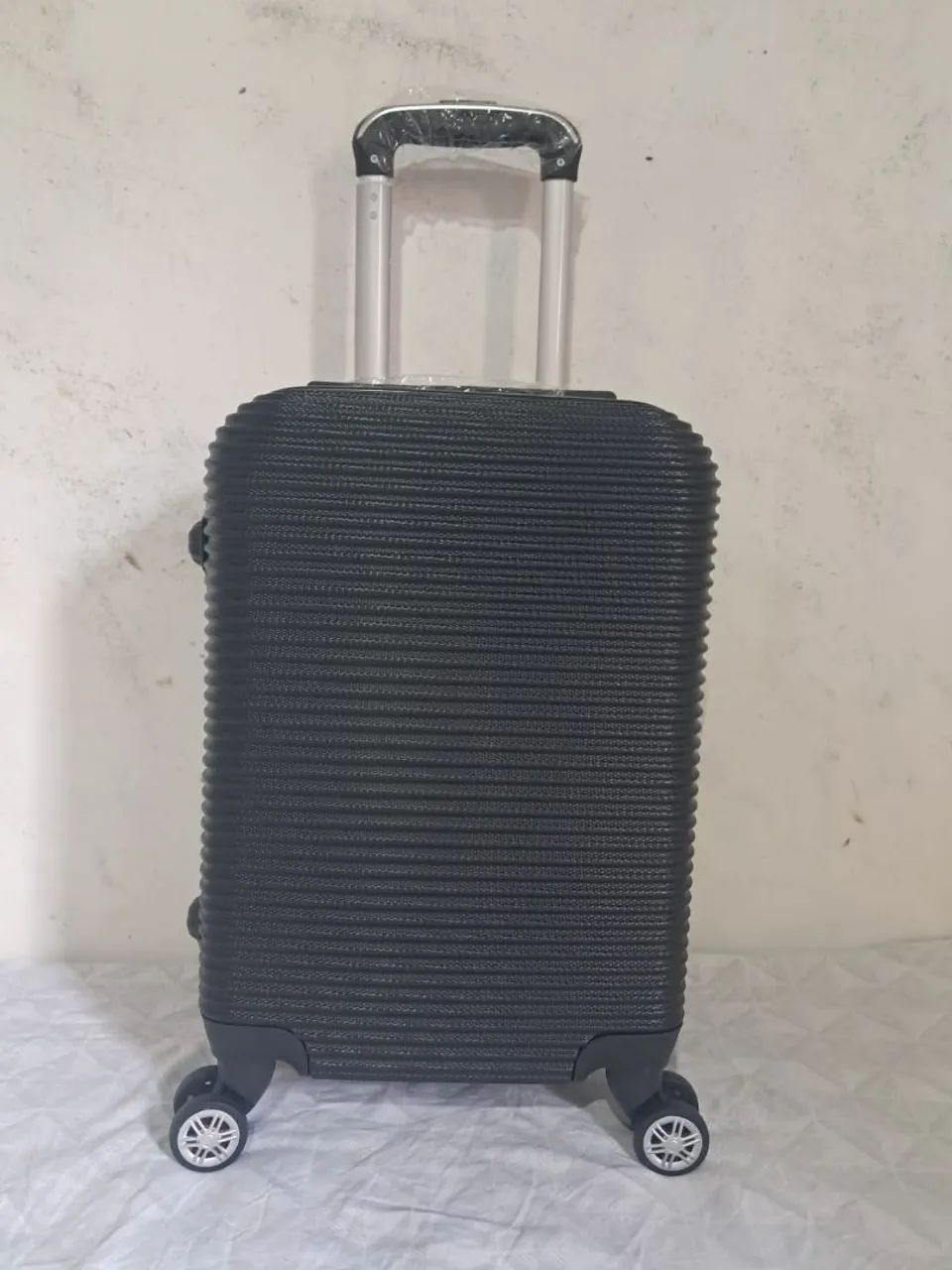 Mala de viagem preta com rodinhas