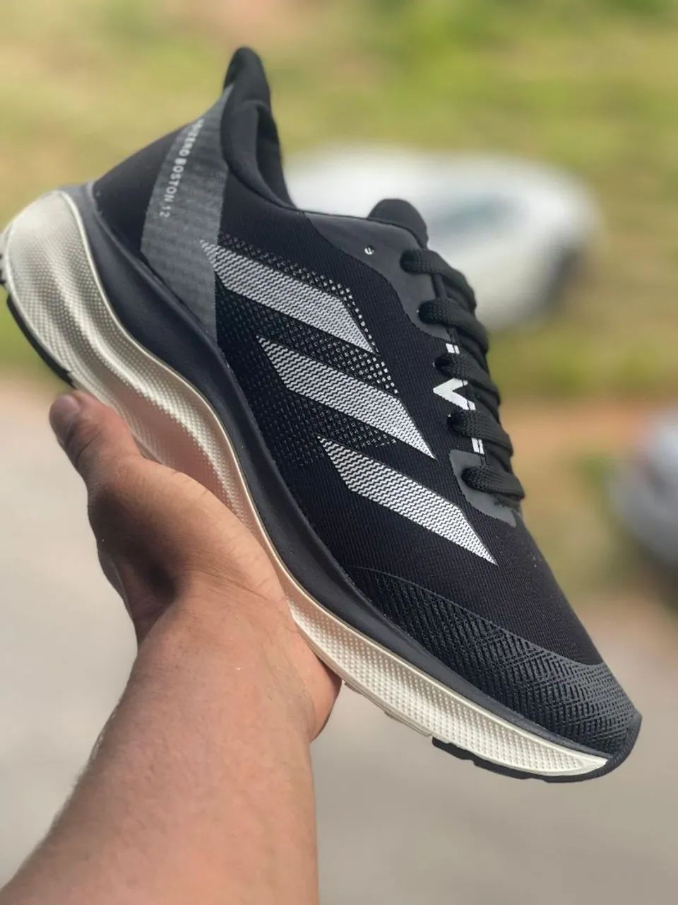 Tênis Adidas Boston 12