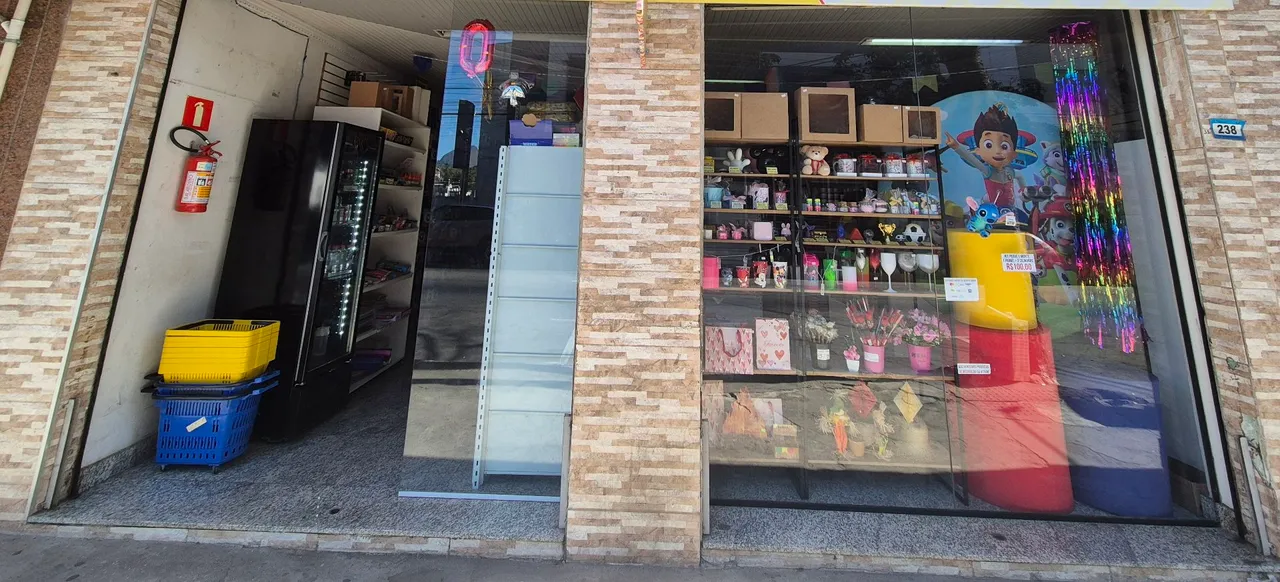 Passo loja de festas no centro de cachoeiro