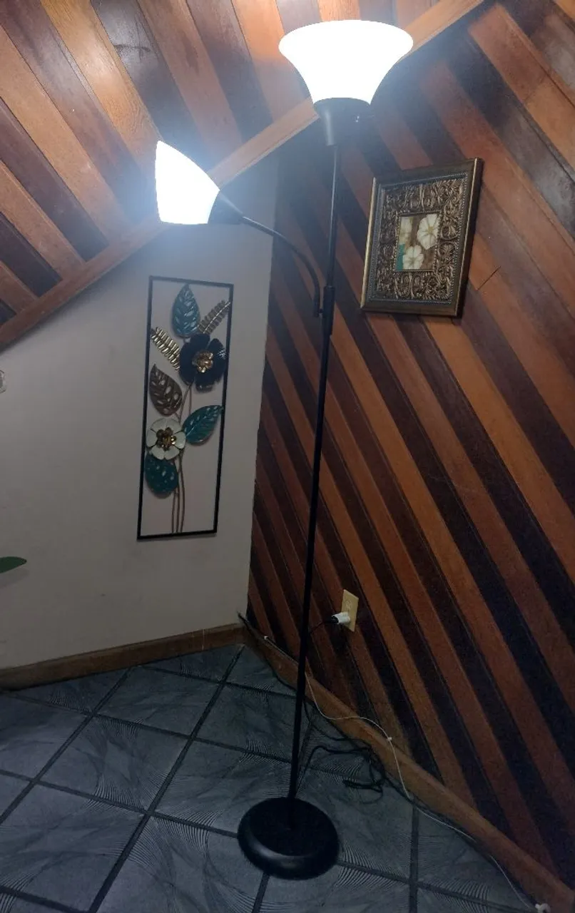 LUMINÁRIA DE CHÃO LACTOR