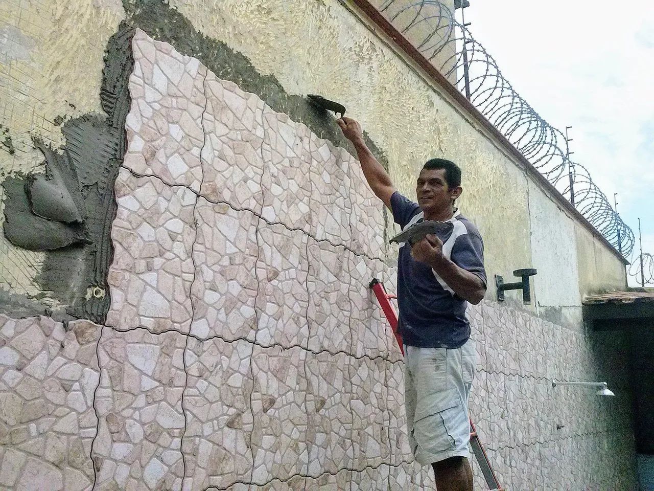             CONTRATE  PEDREIRO DA FOTO - Foto 3