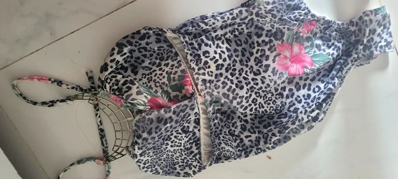 Body estampado floral com detalhe em dourado - Foto 3