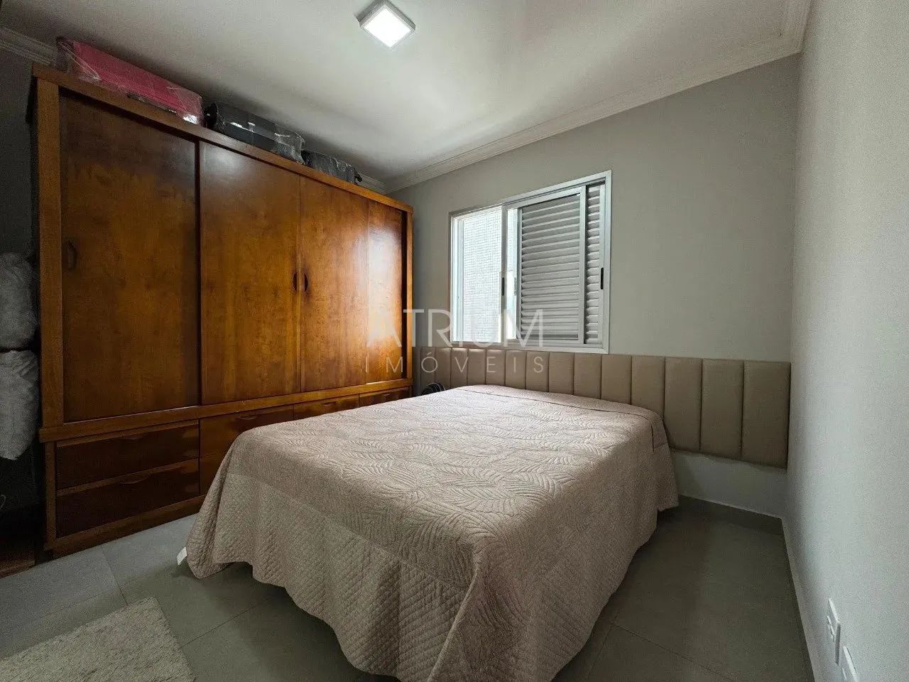 APARTAMENTO 2 QUARTOS COM VARANDA NO CABRAL, 01 SUÍTE, 02 BANHEIROS, 02 VAGAS COBERTAS, PR - Foto 15