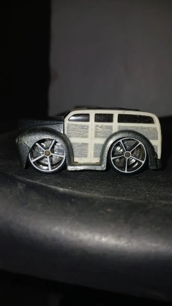Carrinho Hot Wheels - Woody escala 1/64 ano 2005