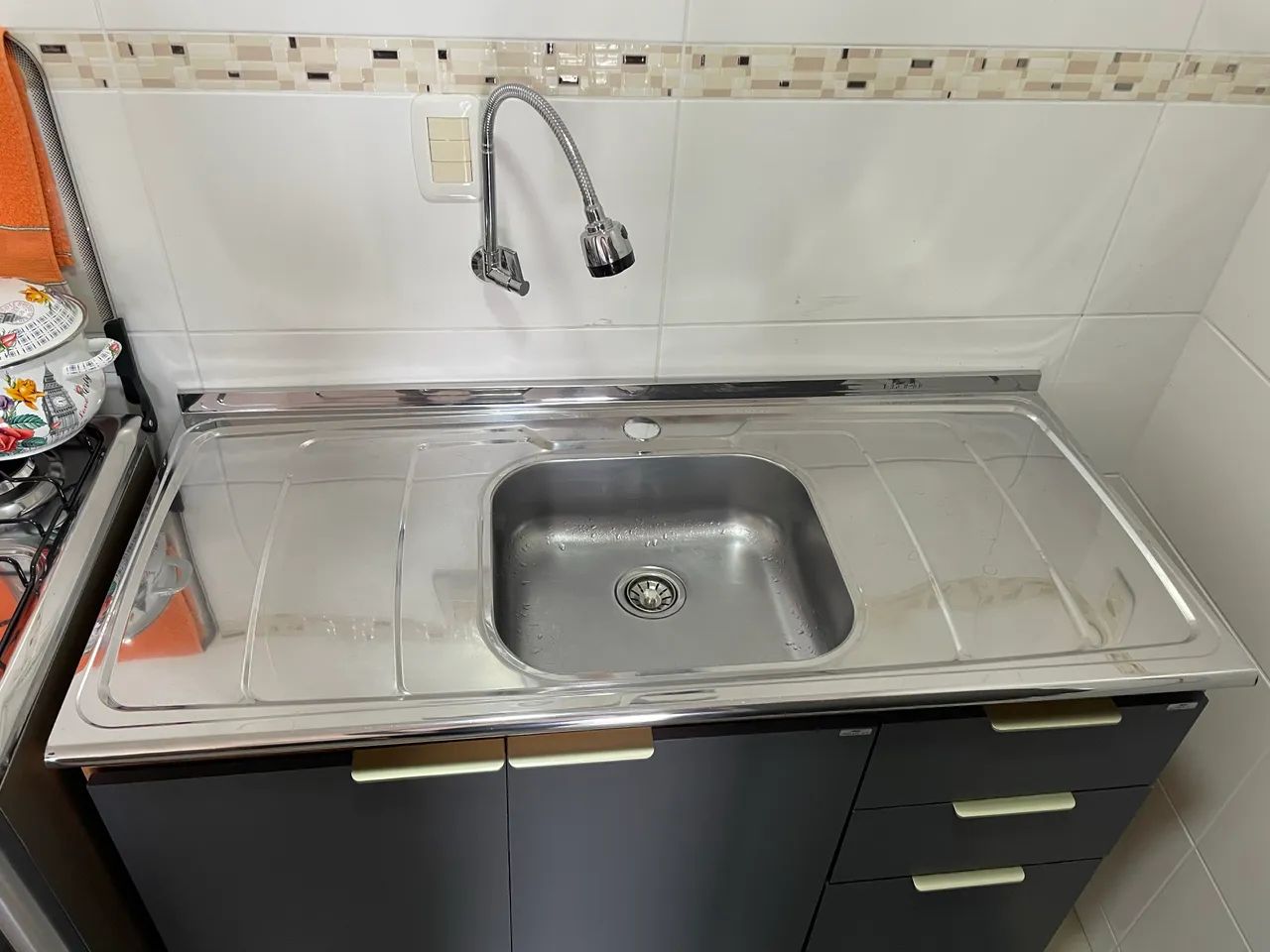 Cuba inox e armário cozinha 