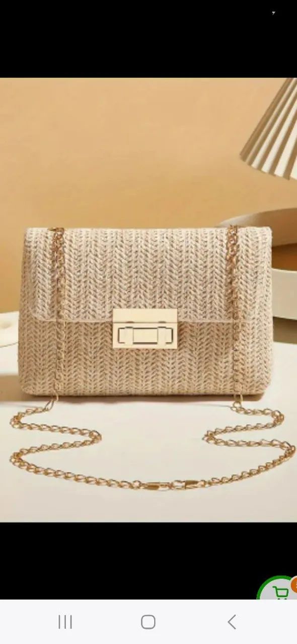 Bolsa de ombro feminina tecida à mão.