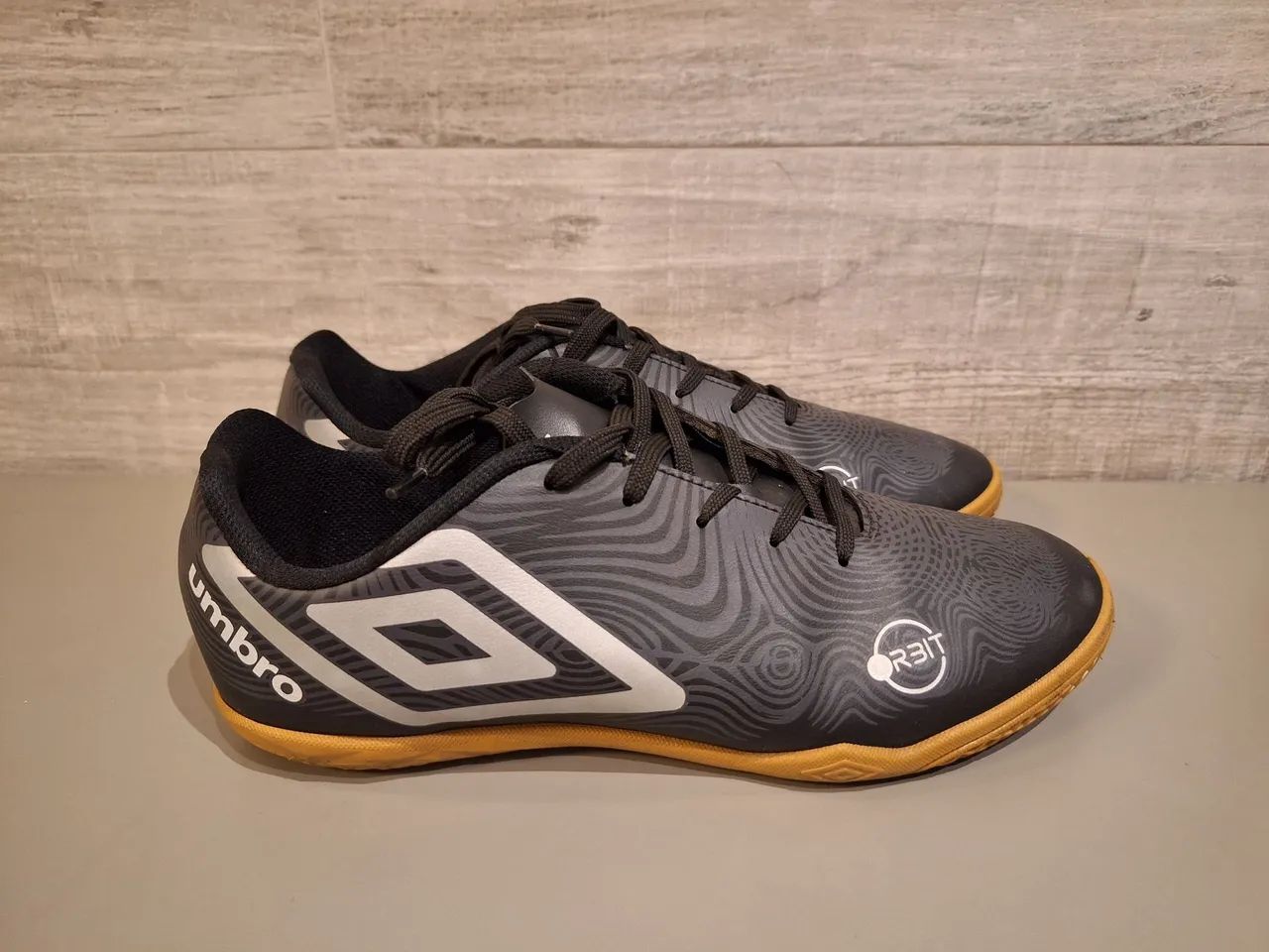 Chuteiras Umbro Orbit Futsal - Tamanho  42