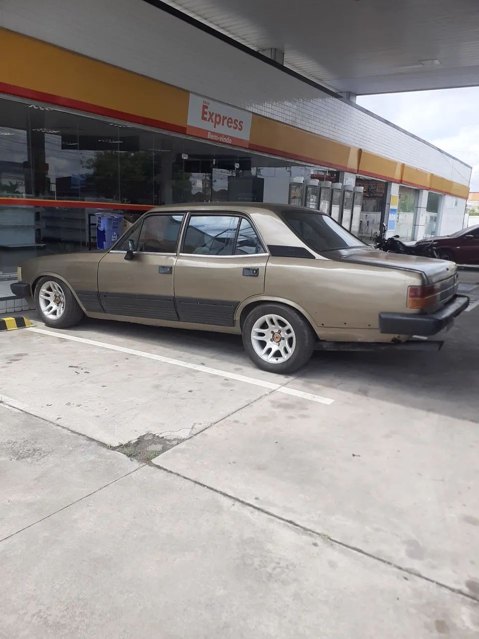 Disponível pra venda uma variedade de opalas e caravans  