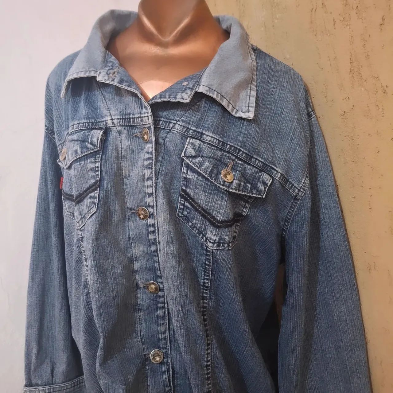 Jaqueta jeans plussize com aplicações brilho tm exg