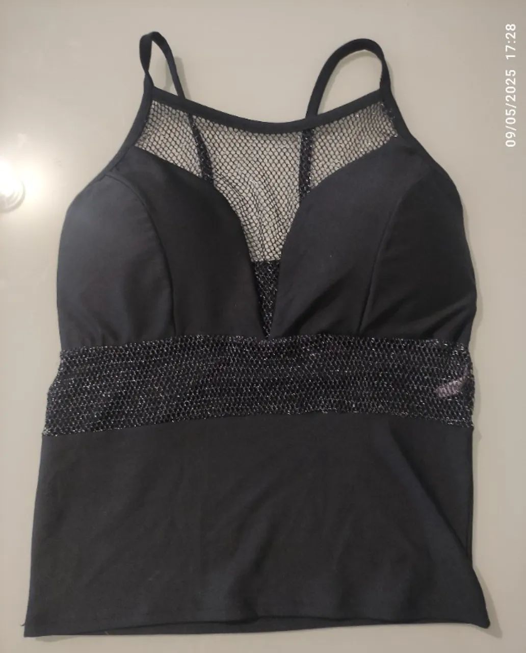 Blusa preta com transparência e brilho - Foto 2