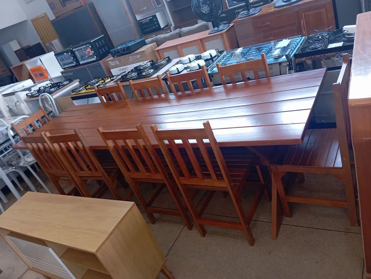 Mesa de Jantar de Madeira,dez cadeiras 