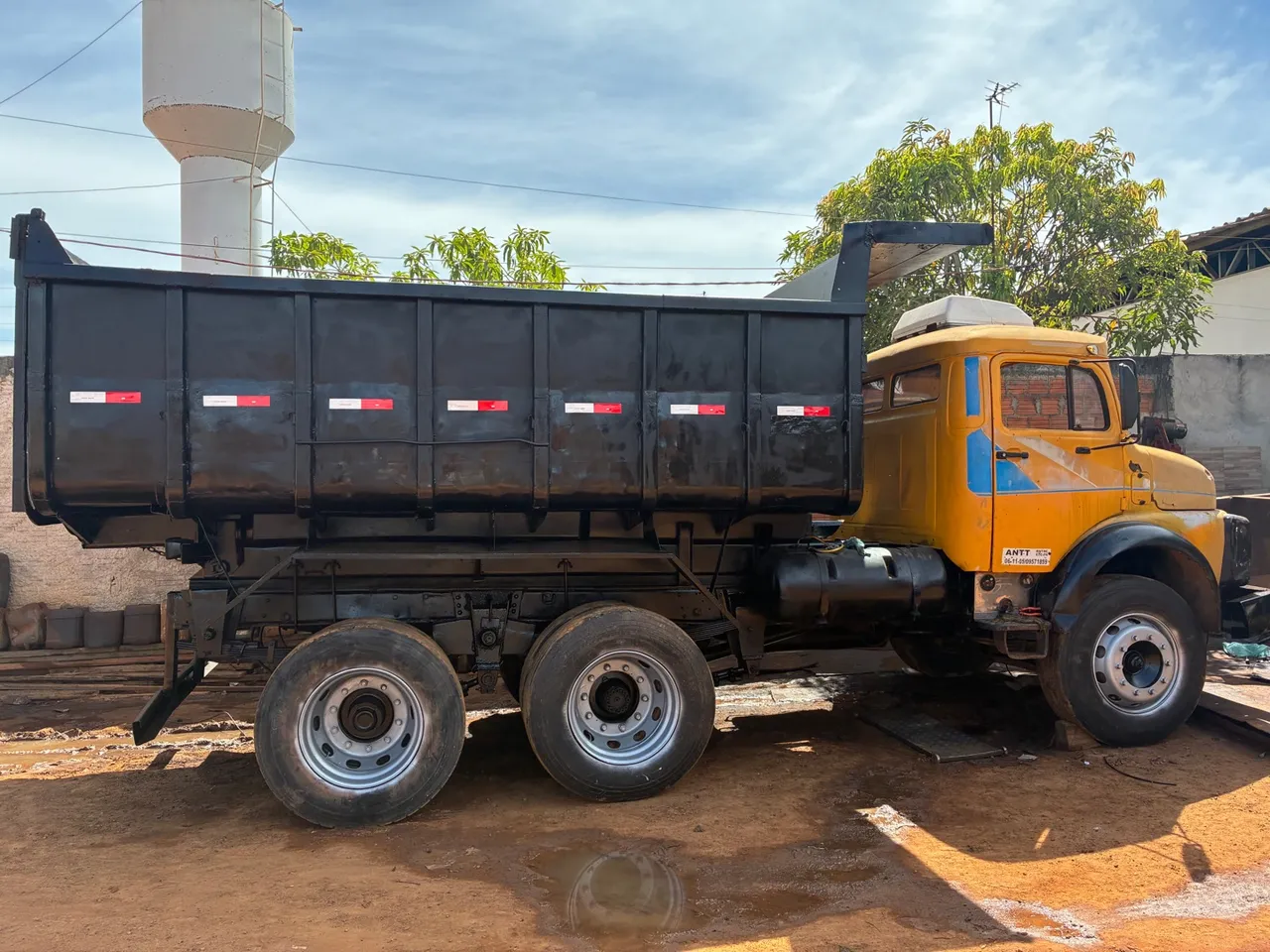 CAMINHÃO CAÇAMBA MB 1113 Truck 6x2