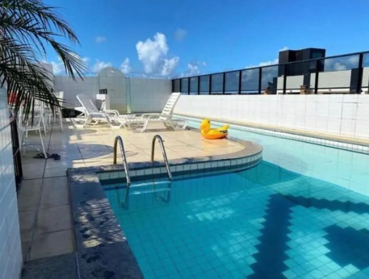 Apartamento de temporada com piscina na cobertura