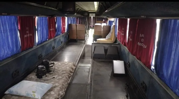Vendo ônibus motor casa