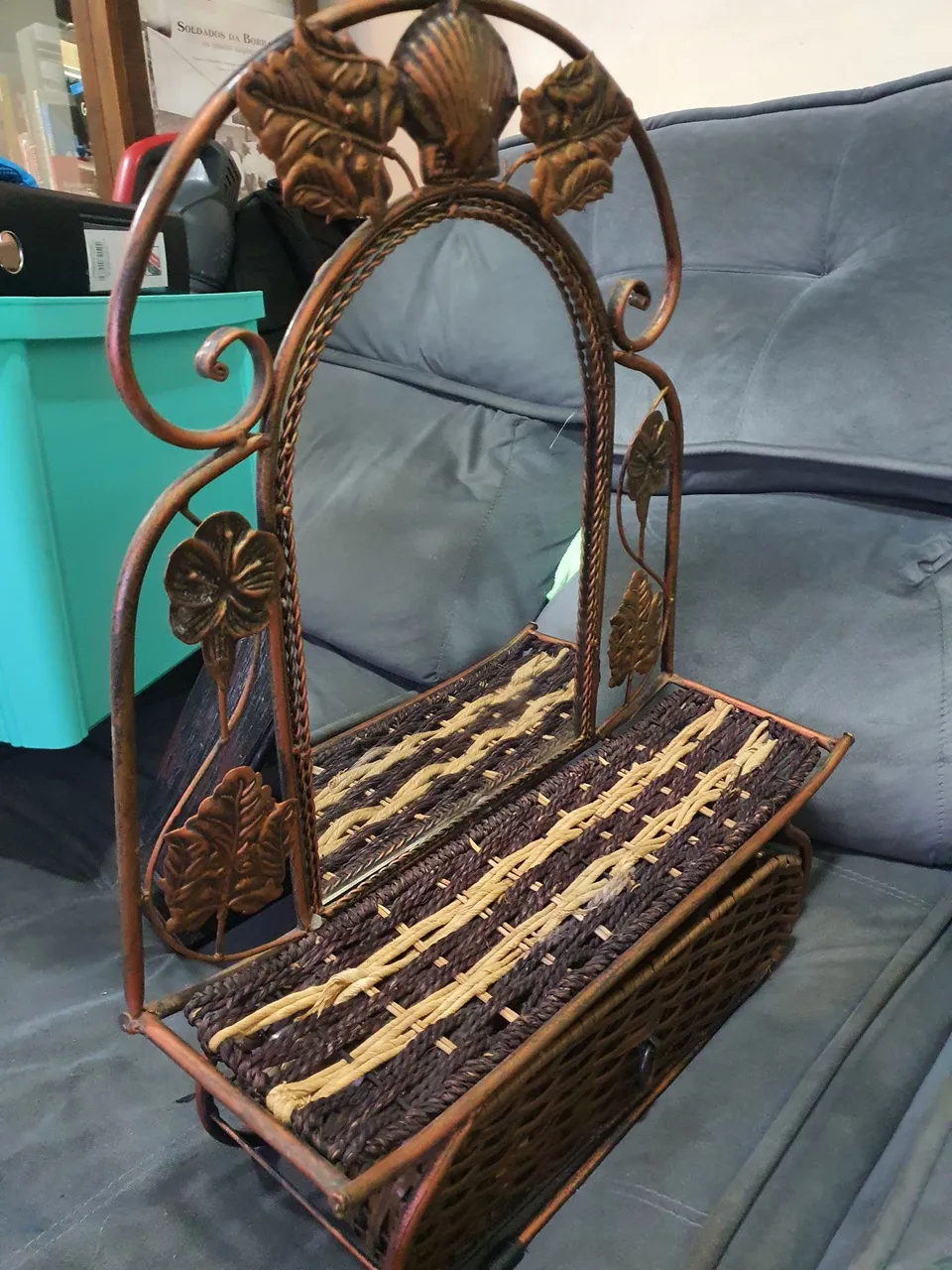 Espelho de Mesa Decorativo em Ferro e Palha