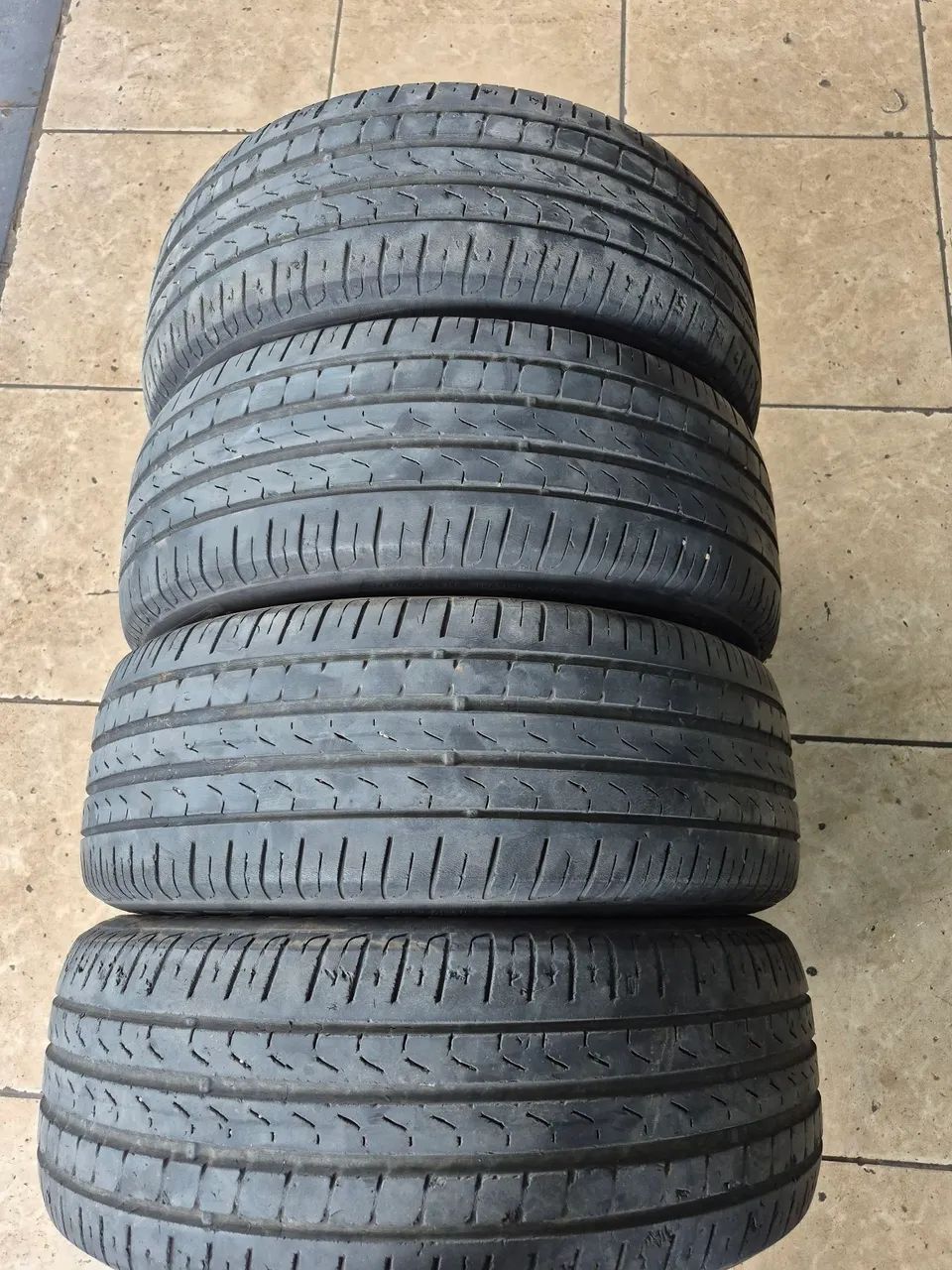 Jogo de pneus  marca  pirelli P7 aro 195/55/15