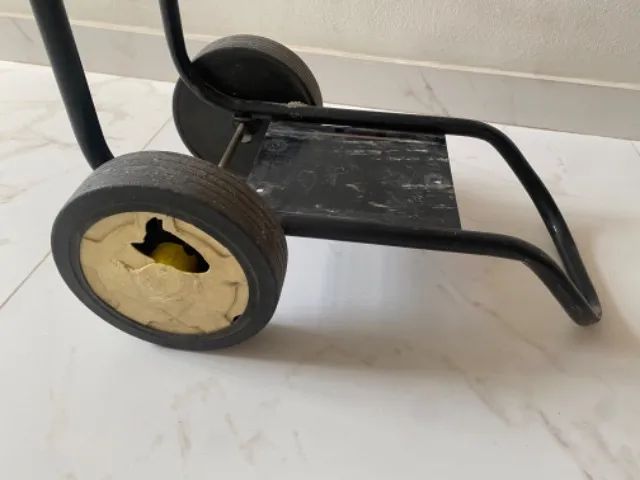 Caixa de isopor 70l. + guarda-sol da Brahma + carrinho de transporte. - Foto 4