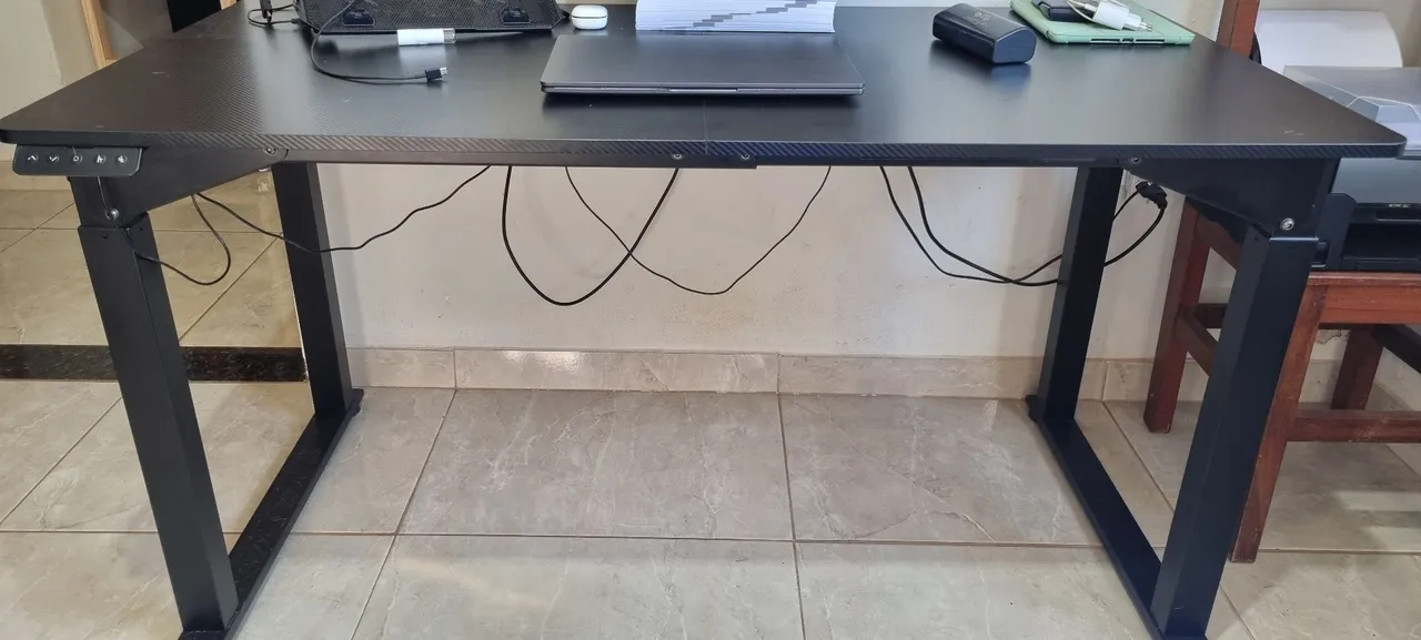 Mesa de Escritório Ergonômica com Ajuste de Altura