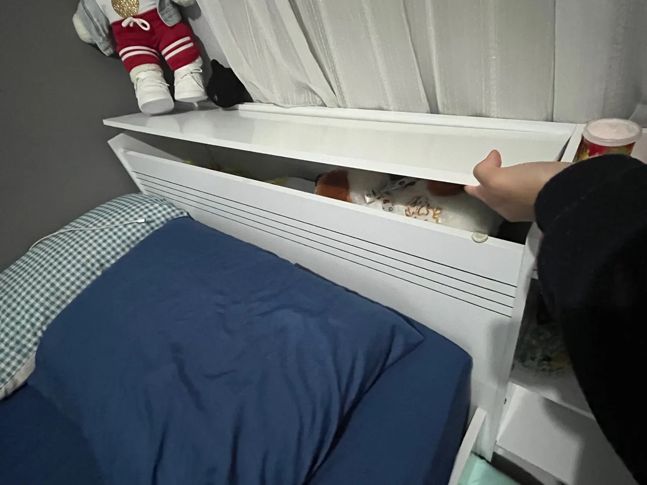 Cama de solteiro com cama auxiliar