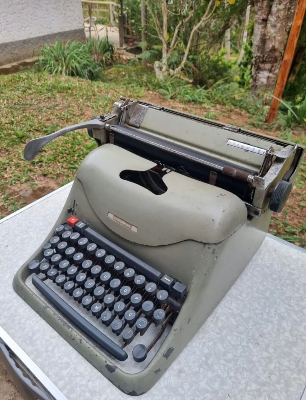 Máquina de Escrever Antiga Olivetti Lexicon 80