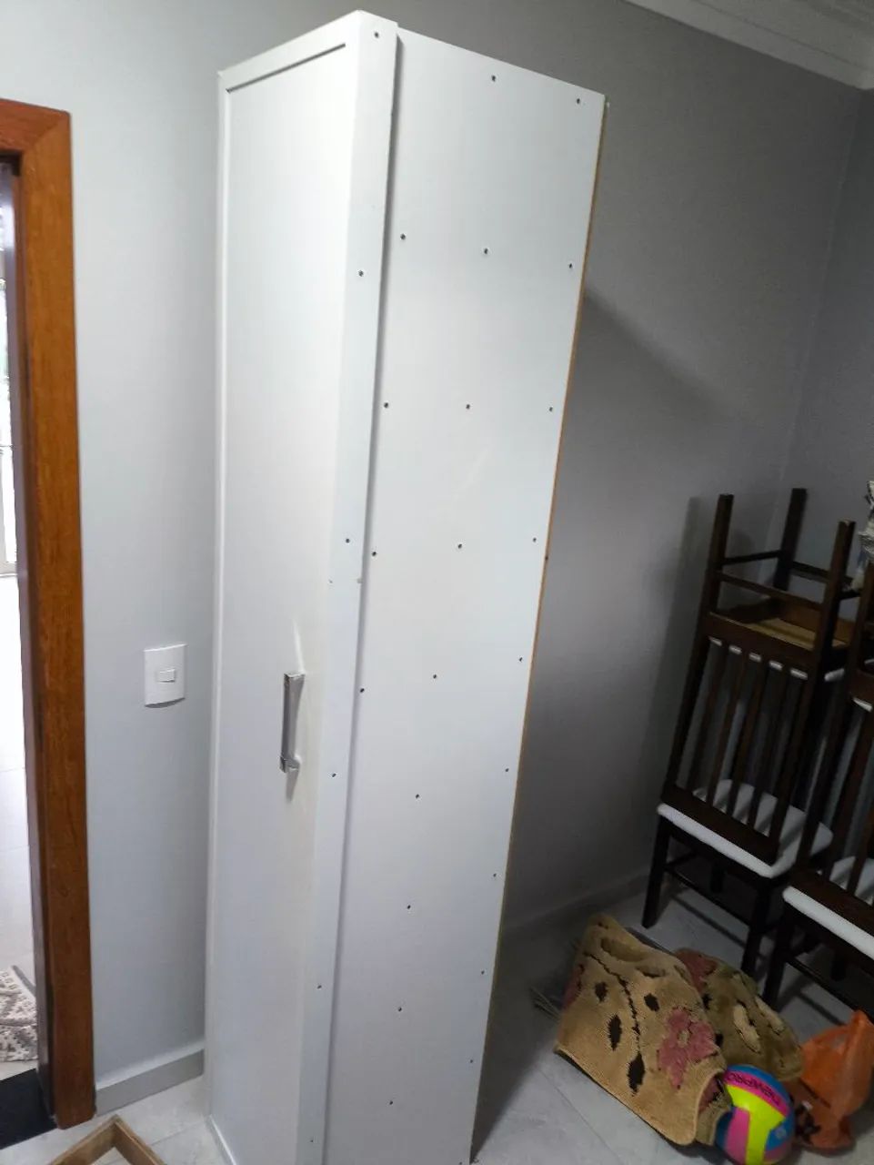 Armário branco vertical - Ideal para organização! - Foto 2