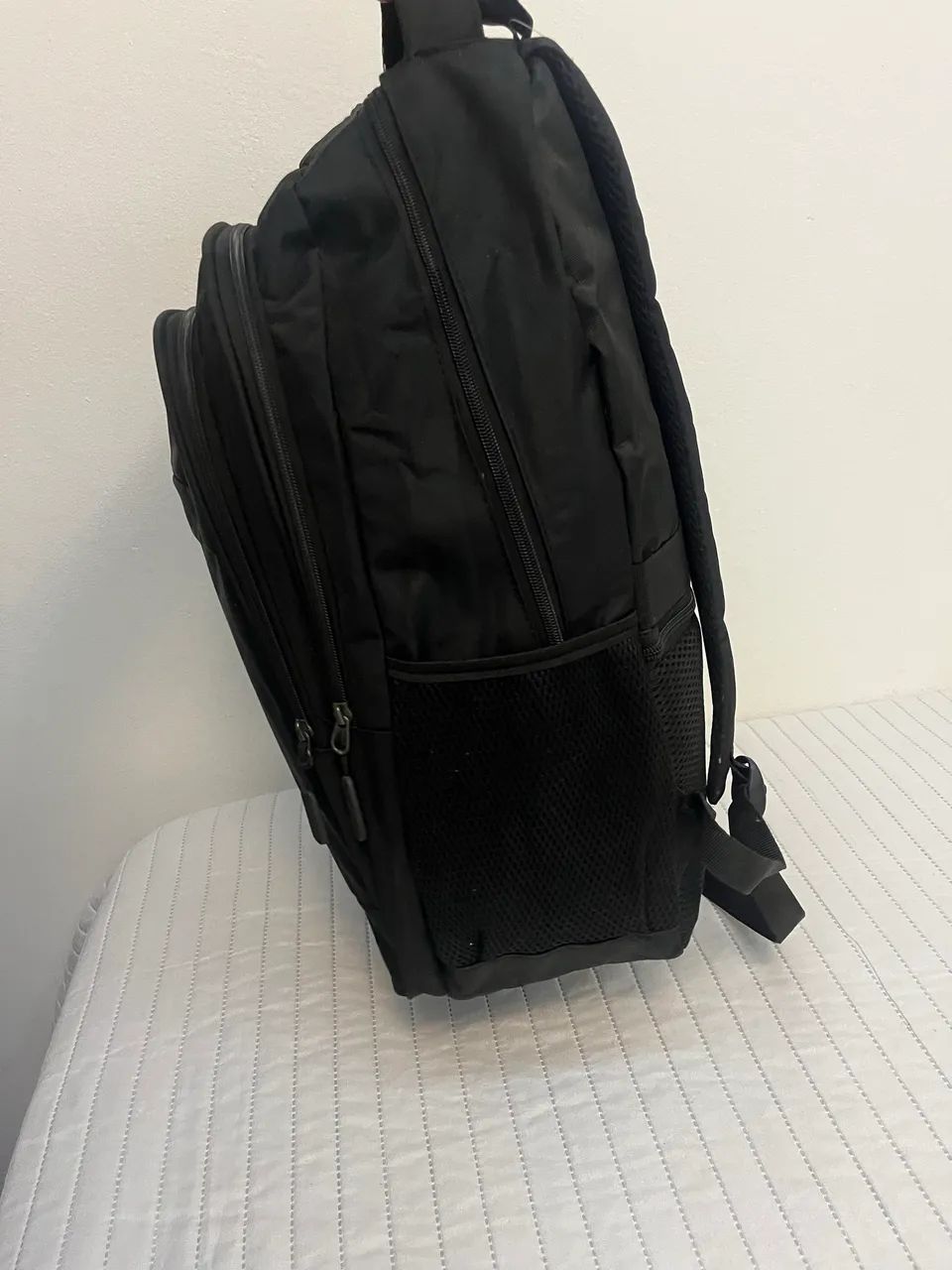 Mochila preta grande com espaço para notebook - Foto 3