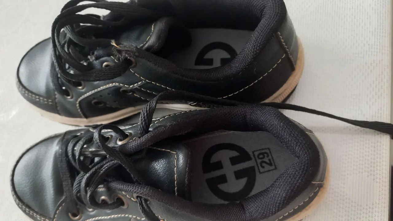 Um tênis  preto  tamanho 29 usado   - Foto 3