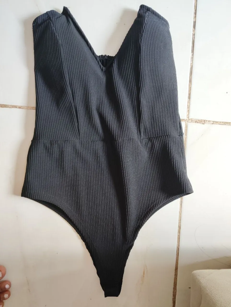 Body Preto Canelado Decote V