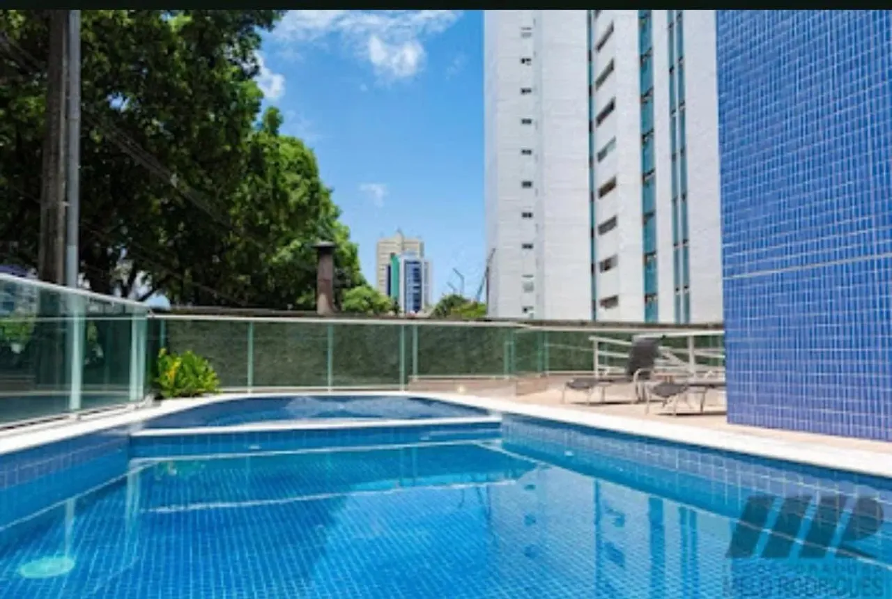Imóvel para venda possui 143 metros quadrados com 4 quartos em Espinheiro - Recife - PE