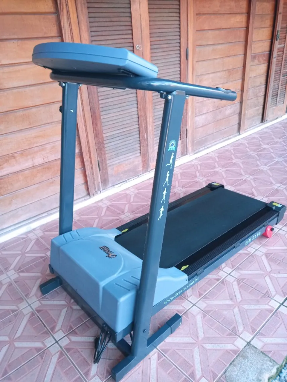 Esteira Elétrica Dream DR2110 Bivolt Dobrável com inclinação 1350 a vista ou 12 x de 135 n
