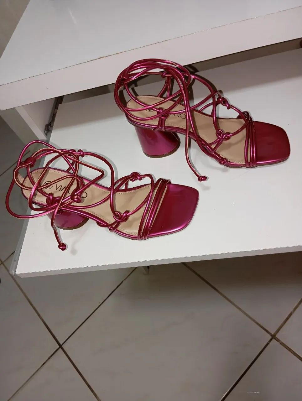 Sandálias Rosa Amarração, Salto bloco. Numeração 34 Novas.