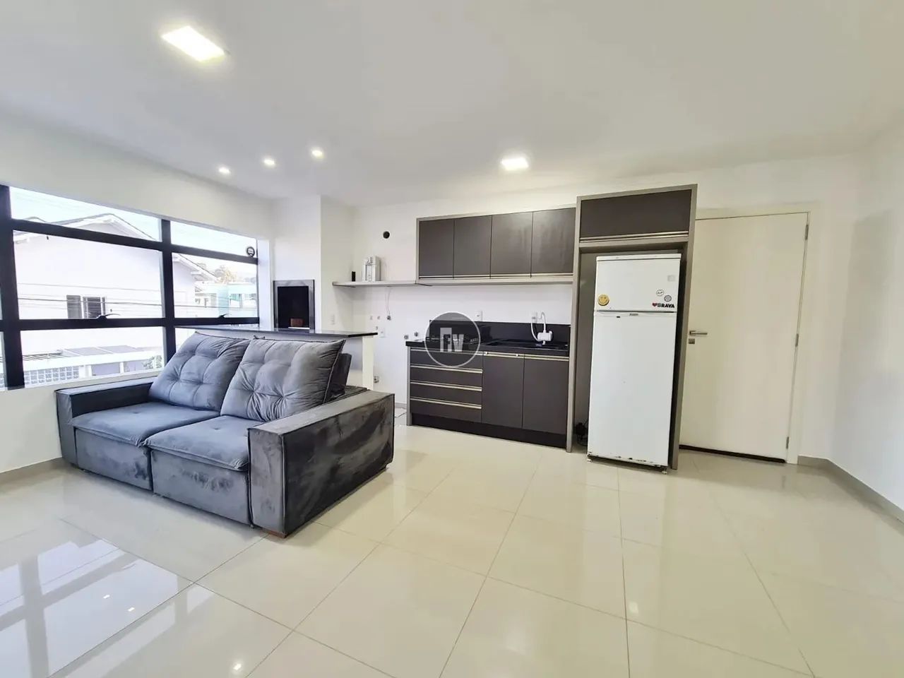 Apartamento 2 Quartos Semi Mobiliado aluguel anual Praia Brava - Foto 3