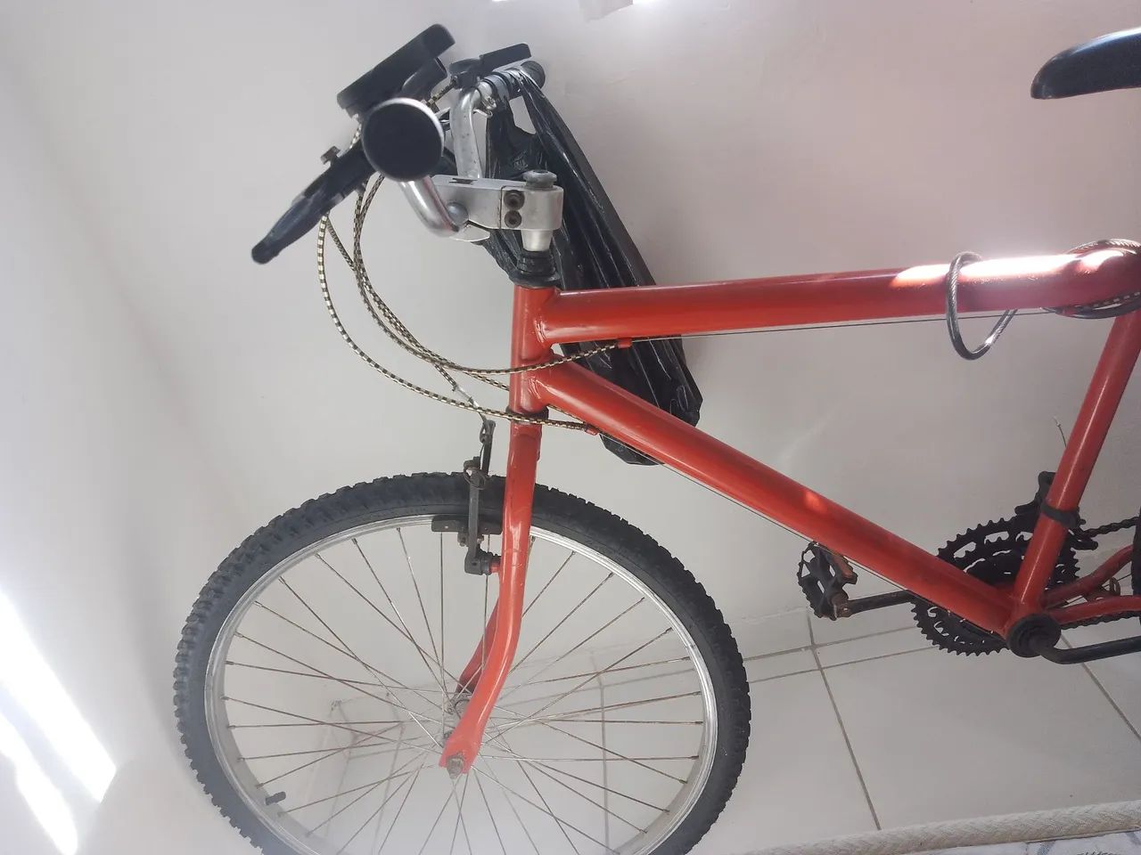 Bicicleta com marcha aro 26 - Foto 3