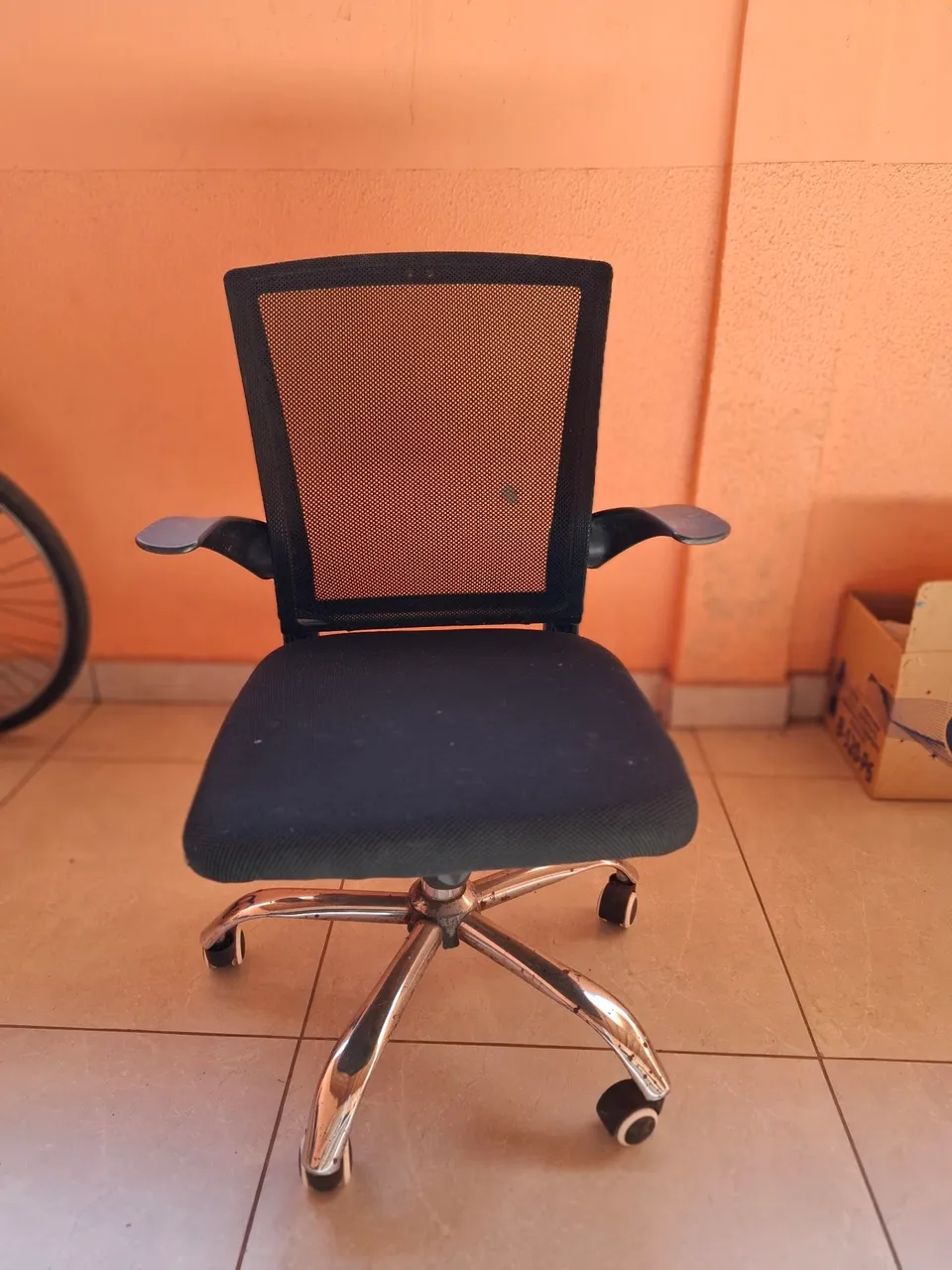Cadeira de Escritório com Rodinhas