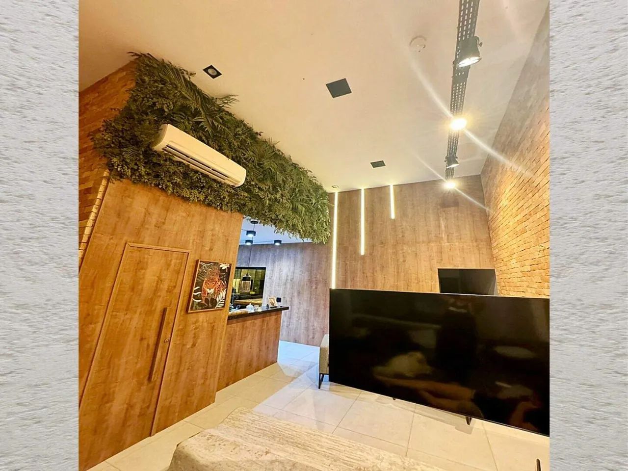 Casa ultra moderna com 250 m², 3 dormitórios sendo 1 suíte, piscina com iluminação à venda