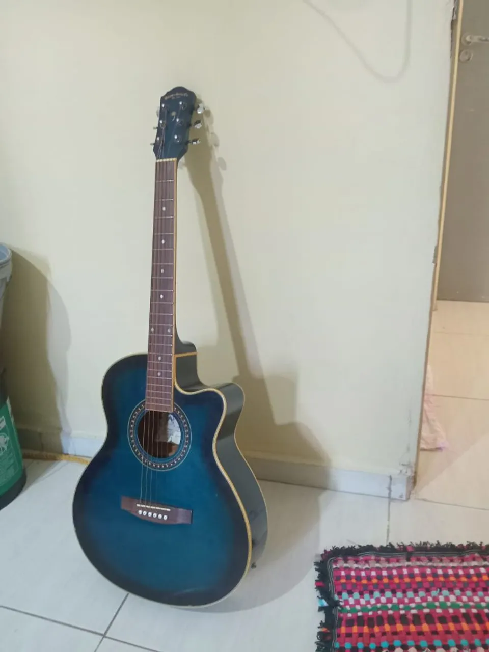 Violão acústico azul