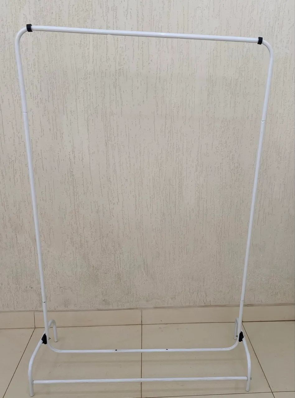 Arara de roupas nova