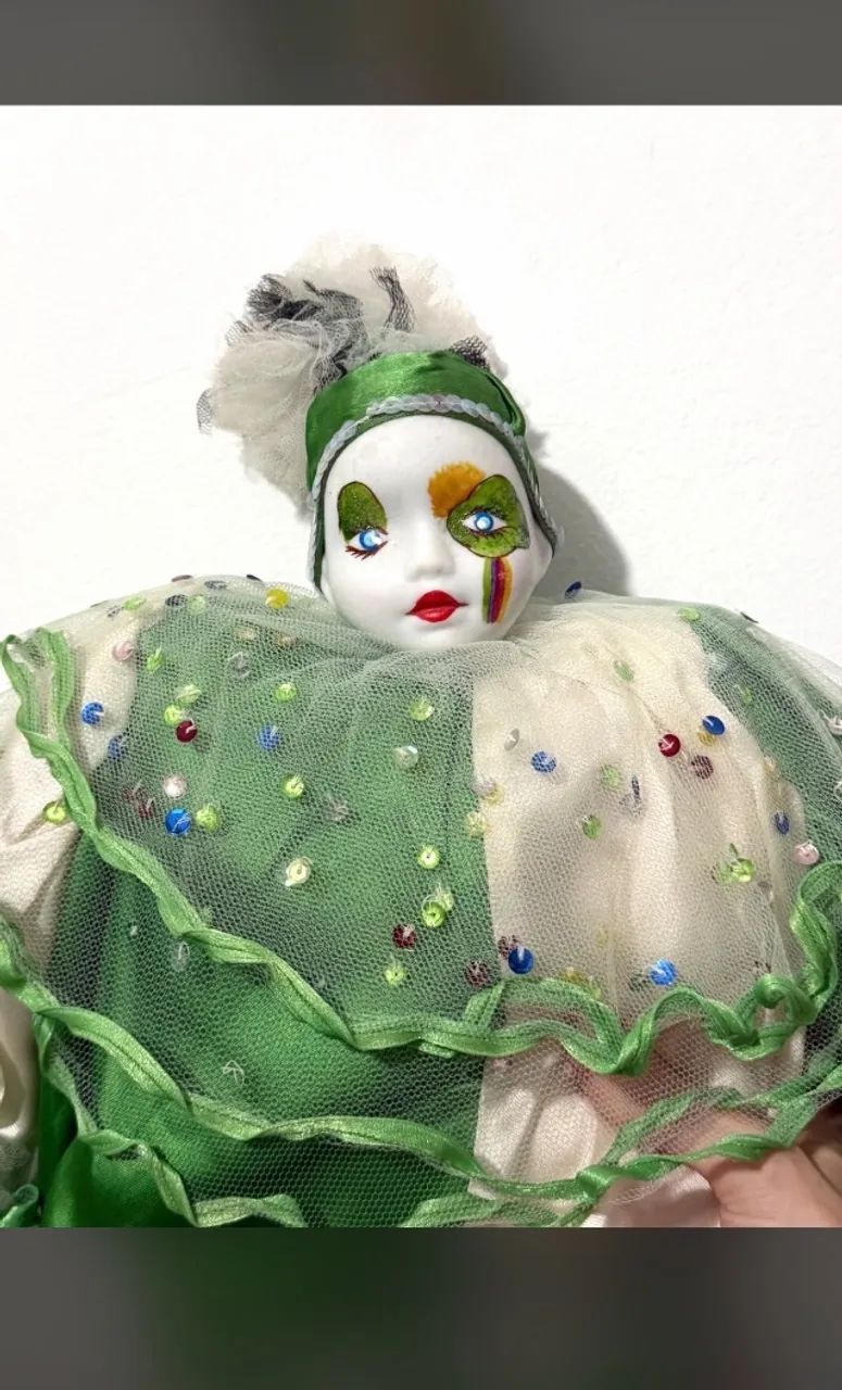 boneca de porcelana palhaço verde e branco - Foto 3