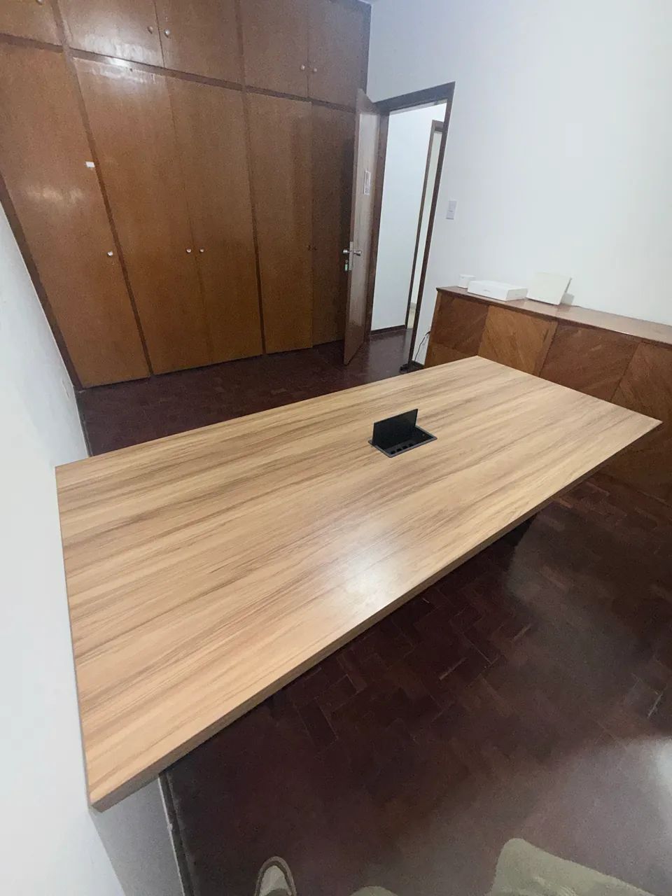 Mesa de Reunião 2m Tampo 40mm com Caixa de Tomada - Semi Nova - Foto 2